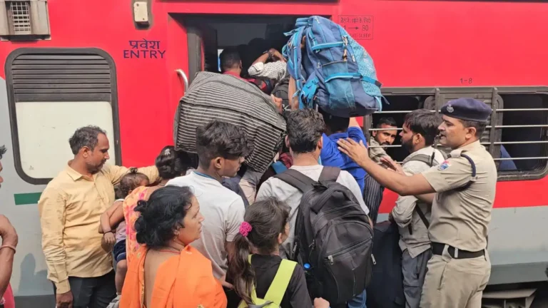 Crowd in Trains