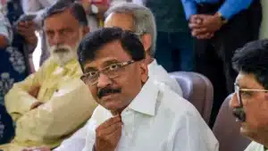 Shivsena UBT Split: महाराष्ट्र की राजनीति में एक बार फिर से घमासान मचा हुआ है।